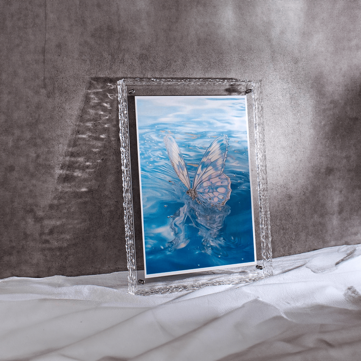 coloured-transparent-acrylic-picture-frame-651717.png